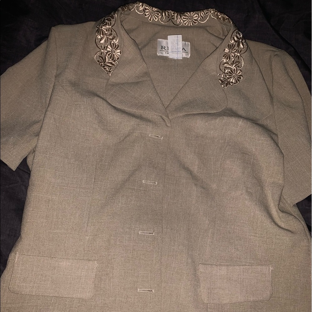 Skirt suit